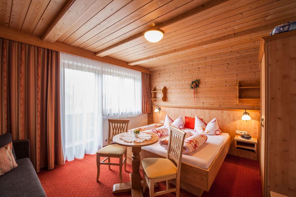 Gaestehaus Alpenblick Berwang Exterior photo