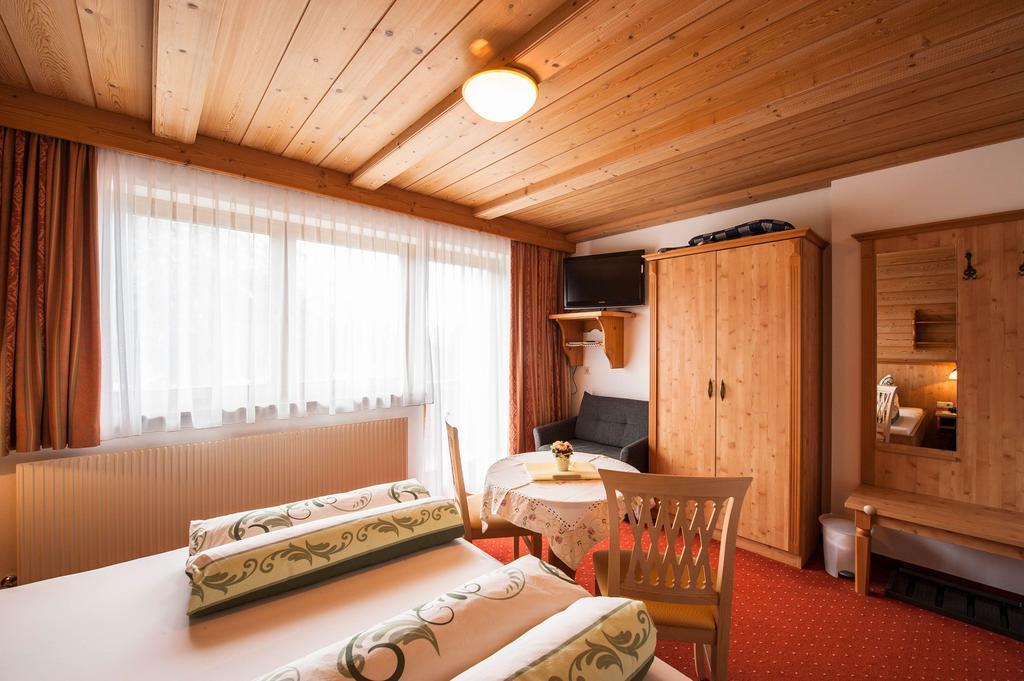 Gaestehaus Alpenblick Berwang Exterior photo